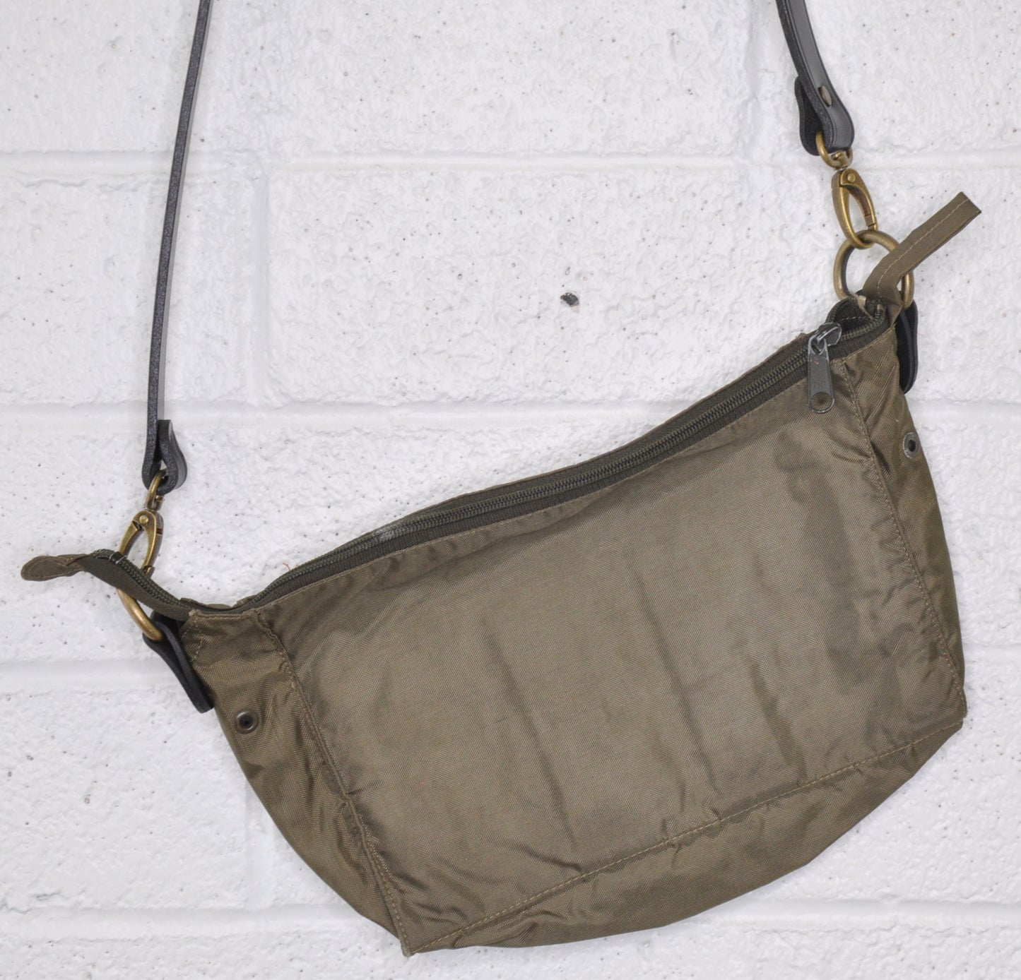 VINTAGE ARMY POUCH CROSS BODY 1