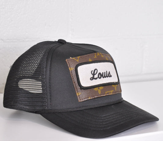 LV LOUIS TRUCKER HAT BLACK