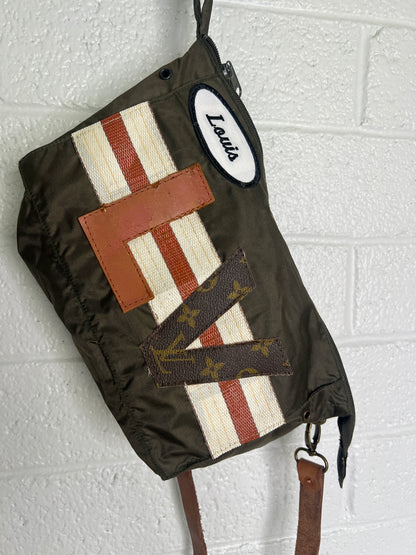 LV nos crossbody