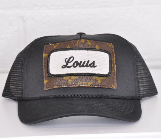 LV LOUIS TRUCKER HAT BLACK