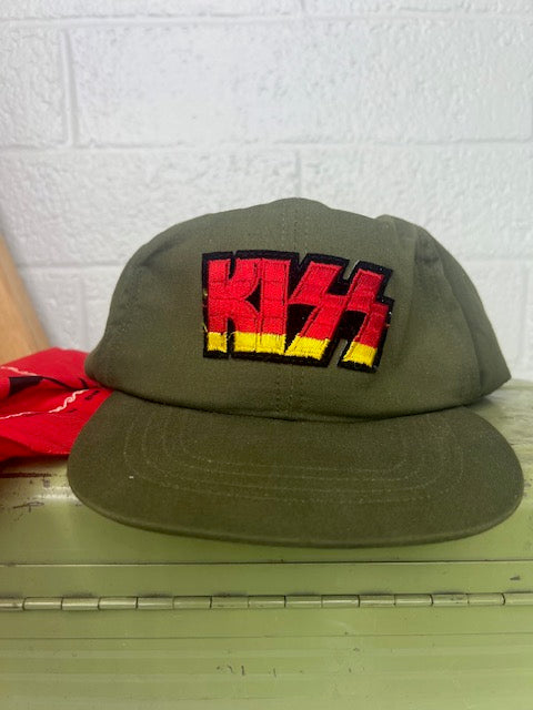 VINTAGE ARMY CAP WITH VINTAGE KISS PATCH